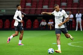 自由式滑雪——国际雪联世界杯（利维尼奥站）：徐梦桃、陈梅婷分获女子空中技巧亚军和季军.